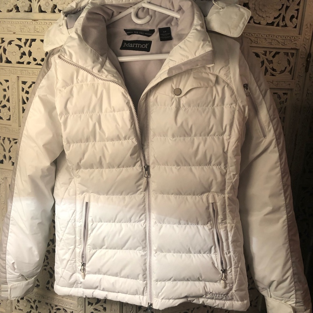 Women’s white Marmot 650 fill down jacket with hood, size S
